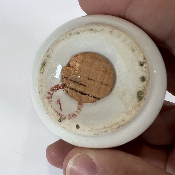 Antique Salt And Pepper Shakers Hand Painted Apples And Gold Motif - Picture 4 of 7